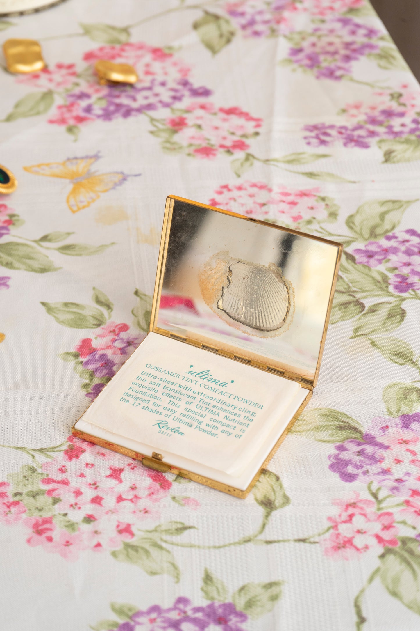 Vintage Ultima Pink Face Setting Powder by Revlon