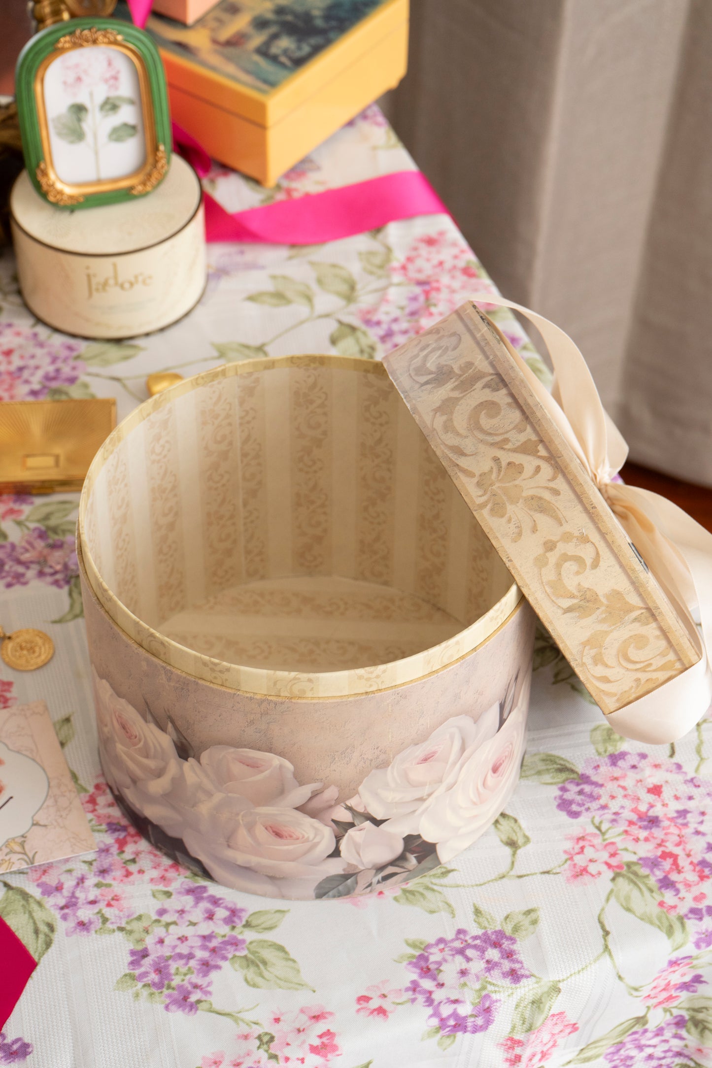 Vintage Rose Deco Design Hat Box