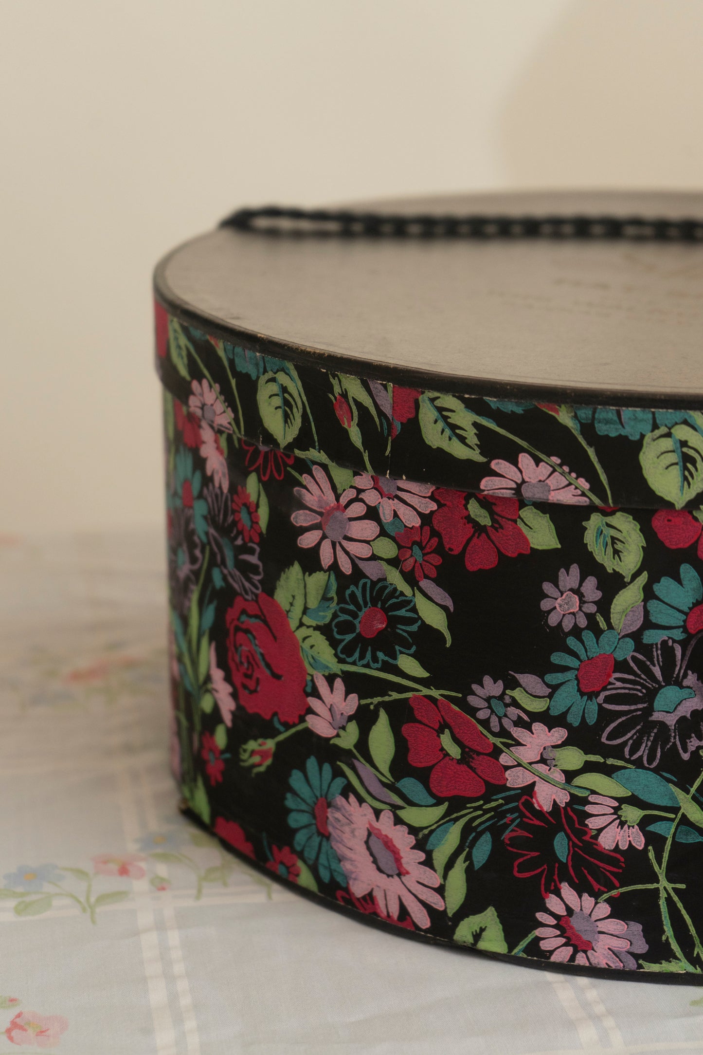 Vintage Shaw Hat Shop 14in Hat Box