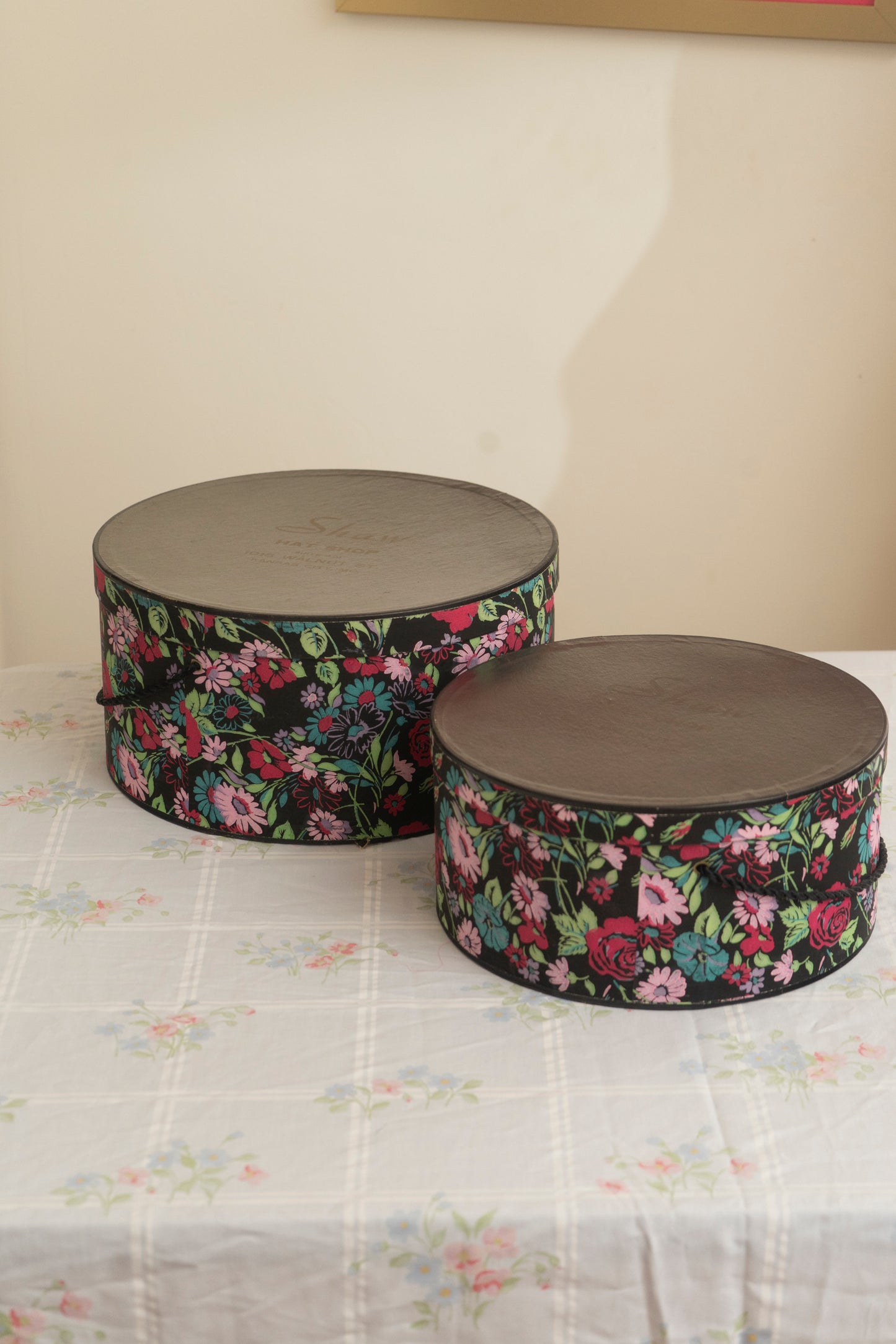 Vintage Shaw Hat Shop 11in Hat Box