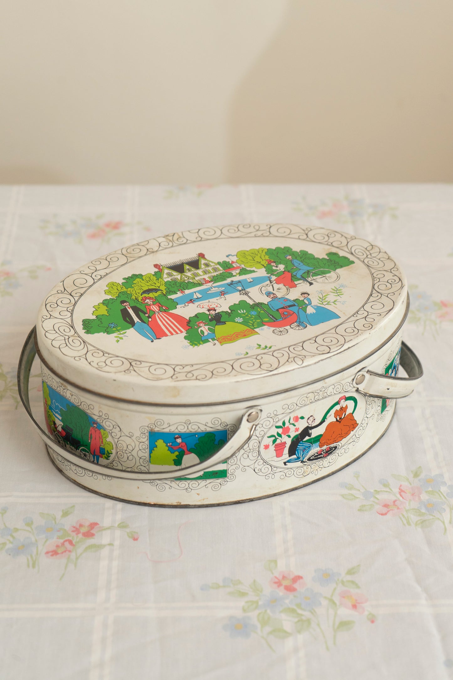 Vintage 1920 Victorian Storage Tin